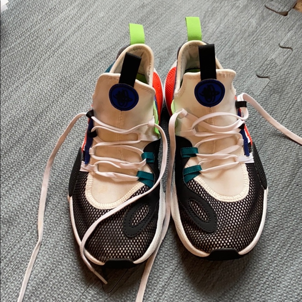 Boys Nike sneakers!